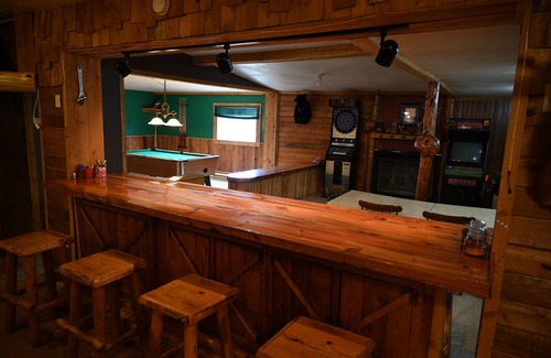 Big Falls House | Bushy Beaver Bar