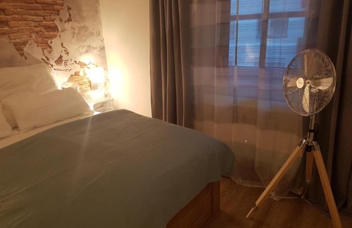 Alt-Muhlburg Apartment | Business Class Apartment mit Flair-Innenstadt-Netflix