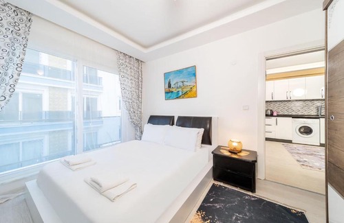 Konyaalti Apartment | Business-Friendly Flat Close to Beach in Konyaalti