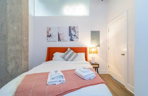 Near South Side Apartment | Business Ready 2BR Apartment in South Loop with Skyline view, Optional parking & Gym Access Close to McCormick, Downtown & CTA
