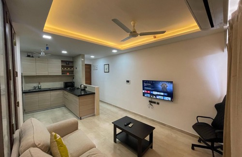 Kurla Apartment | Business-Ready Apt near Jio World Centre | 1BR + Gym + Pool