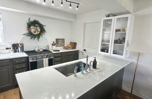 Summit Station House | Business Traveler's Haven near Intel & New Albany Tech Hubs.