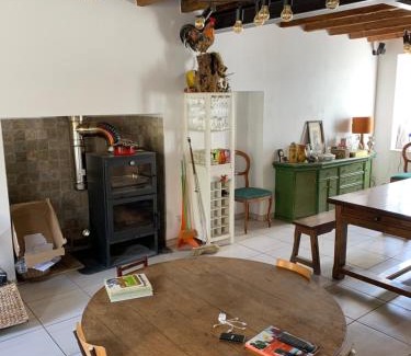 Busset House | Busset Liages situé dans le Bourbonnais 1 chambres lit double et un clic clac