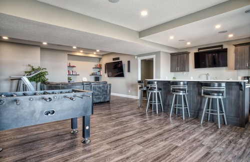 Leduc County House | Busy Bee Large Country Home W/Hot Tub