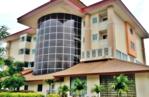 Chomphu Hotel | Butnamtong Hotel