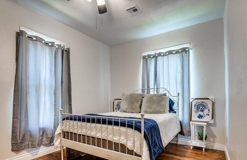 Guthrie Cottage | Buttercup Cottage downtown area / WI-FI / PETS