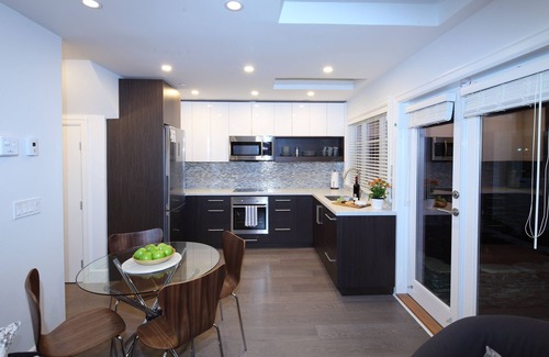 Riley Park-Little Mountain Cottage | Buttercup Guest House