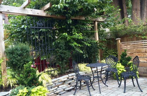 Riley Park-Little Mountain Cottage | Buttercup Guest House