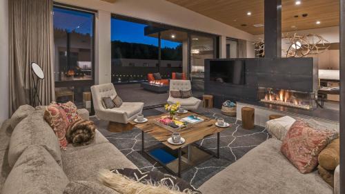Downtown Steamboat Springs House | Butterfly Lofts - West