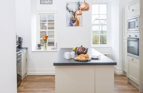 St Ishmaels House | Butterhill Grange, Holiday Home St Ishmaels, Near Dale, Sleeps 18, 8 bedrooms, bathrooms