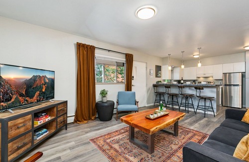 Old Town Condo | Butterscotch Suite Old Town Stay with Sunny Style