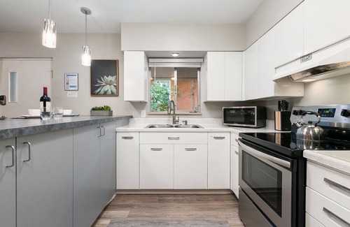 Old Town Condo | Butterscotch Suite Old Town Stay with Sunny Style
