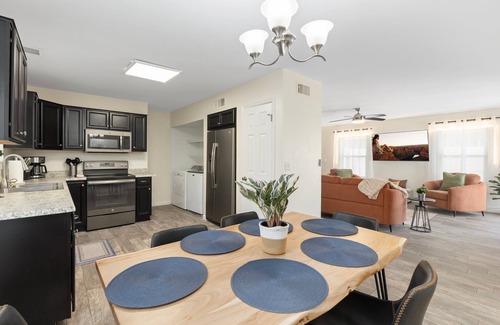 Mesa House | Button Bungalow, Spring Fun & Golfing, Hot Tub,BBQ