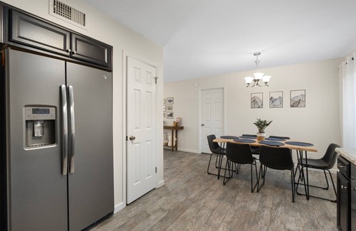 Mesa House | Button Bungalow, Spring Fun & Golfing, Hot Tub,BBQ