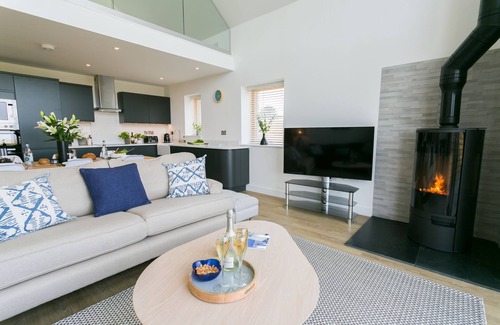 Cylch-Y-Garn Cottage | Bwncath - a coastal that sleeps 6 guests in 3 bedrooms