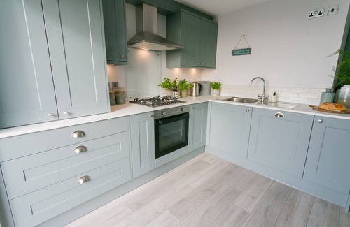 Cylch-Y-Garn Apartment | Bwthyn Bach - a sea view that sleeps 4 guests in 2 bedrooms