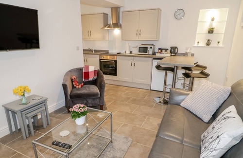 Brynrefail Cottage | BWTHYN CAE HOB COTTAGE, with a garden in Llanberis