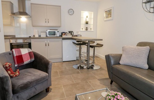 Brynrefail Cottage | BWTHYN CAE HOB COTTAGE, with a garden in Llanberis