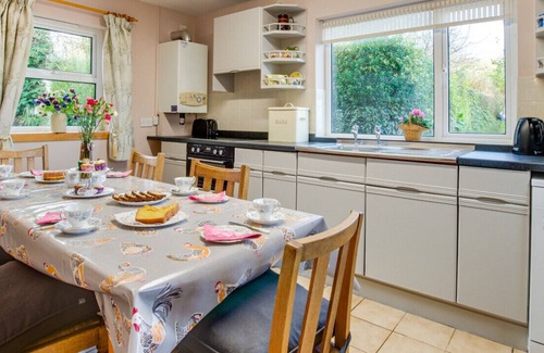 Henryd House | Bwthyn Conwy - Three Bedroom House, Sleeps 6