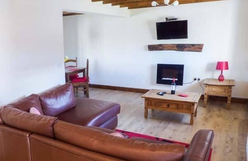 Rhyd-y-foel Cottage | BWTHYN Y WENNOL, family friendly, with a garden in Abergele