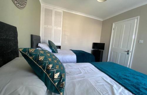 Havering House | By Buildersbeds - Hill House 3 Bedrooms