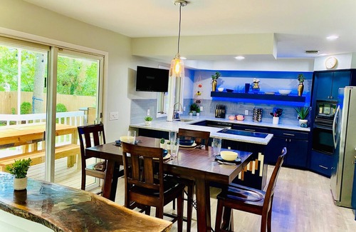 Shirley House | By NYC & Hamptons! Private Hot Tub, Pool Table - AMENITIES!