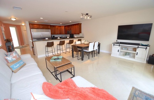 Lauderdale-by-the-Sea House | BY THE SEA VACATION VILLAS 4 BED/PRIVATE POOL/WALK TO EVERYTHING. Amazing location!