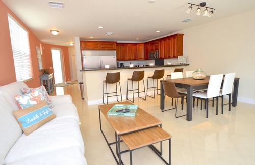 Lauderdale-by-the-Sea House | BY THE SEA VACATION VILLAS 4 BED/PRIVATE POOL/WALK TO EVERYTHING. Amazing location!