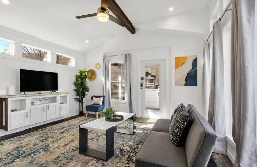 Owens Cross Roads House | Byrd 4 Tiny Stay Getaway