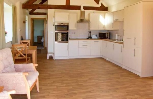 Halfway House Cottage | BYRE COTTAGE, character holiday cottage, with a garden in Nesscliffe