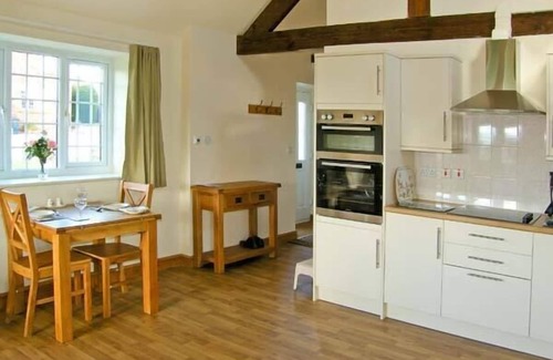 Halfway House Cottage | BYRE COTTAGE, character holiday cottage, with a garden in Nesscliffe