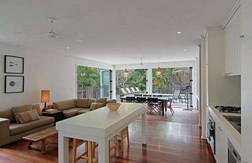 Byron Bay Apartment | Byron Bay Accom 77 Butler Street, Byron Bay - Lantana Beach House