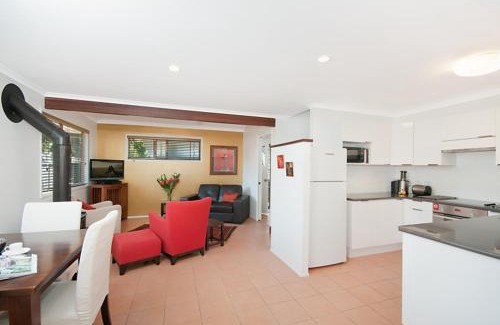 Suffolk Park Apartment | Byron Bay Accom - Alkira 1/32 Alcorn St