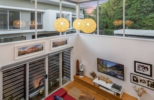 Byron Bay House | Byron Sunrise - 4 BR retreat with heated pool