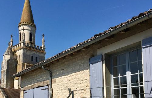 Vienne Apartment | "Côté cour, côté jardin"