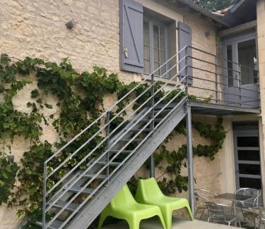 Vienne Apartment | "Côté cour, côté jardin"