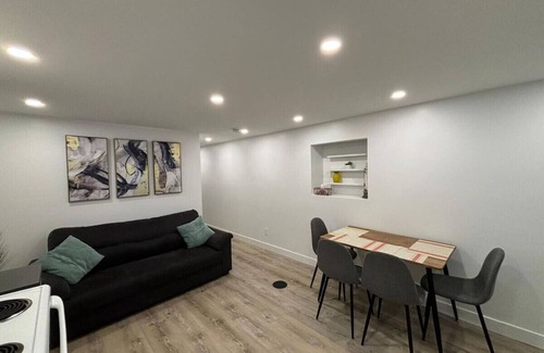 Cote-Des-Neiges—Notre-Dame-De-Grace Apartment | Côte-des-Neiges Cozy 1-Bedroom Ground-Floor Apartment | Quiet & Convenient Stay