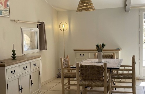 Lamotte-du-Rhone Apartment | Côte-Rôtie-Studio-Designer-Ensuite with Shower-Terrace