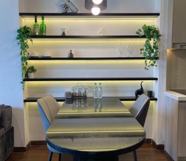 Tu Liem Apartment | Căn hộ 1 phòng ngủ, view hồ, máy chiếu, tivi lớn, đồ bếp đầy đủ, máy giặt sấy