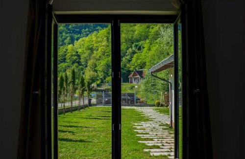 Toplita House | Căsuța de lângă moara