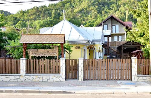Tirgu Neamt House | Căsuța de Poveste