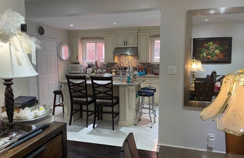 L'Amoreaux House | C 50 M Station High-Speed Net Free Parking laundry & cooking Near Pacific Mall