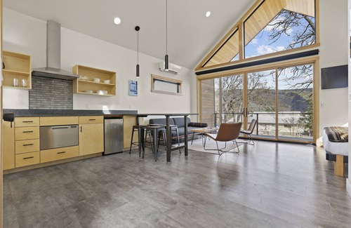 Mosier Cabin | C A M P R A N D O N N E E CABIN 3