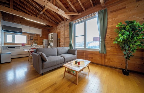 Niki House | C-FLAT