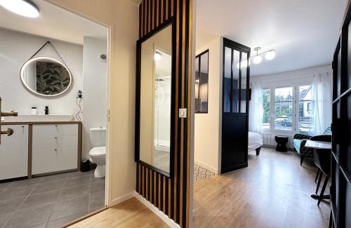 Chartres Apartment | C le 15 - Studio Cosy avec Parking