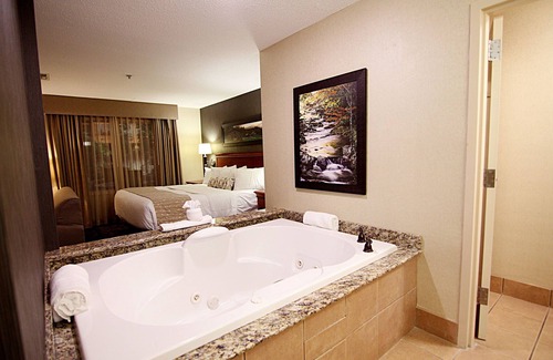 Grand Forks Hotel | C'mon Inn Hotel & Suites