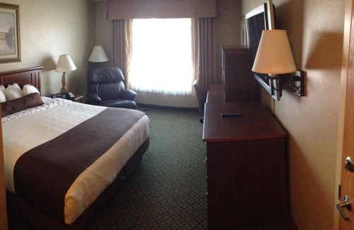 Fargo Hotel | C'mon Inn & Suites Fargo