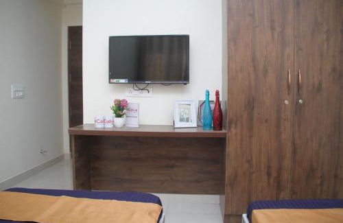 Brookefield Hotel | C Suites - Orange