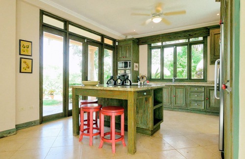 Esterillos Este Villa | C1: X-LARGE HOME, OCEAN VIEWS~CONCIERGE~POOL~TOP TERRACE~PINGPONG~COOL BREEZES!