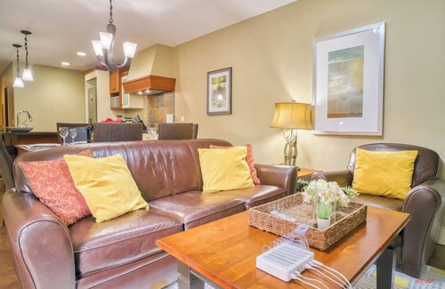 Canmore Condo | C111-HotTub/Pool/KingBed/Gym/FreeParking/2BR/Sleep5